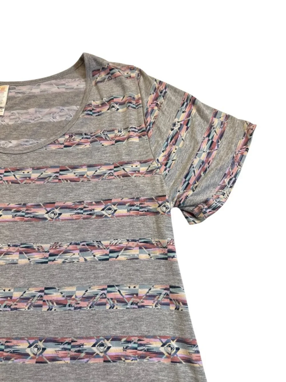 LuLaRoe Womens Scoopneck Tee Shirt~Size L~Grey Aztec Print Short Sleeve L16 08 - Picture 7 of 9